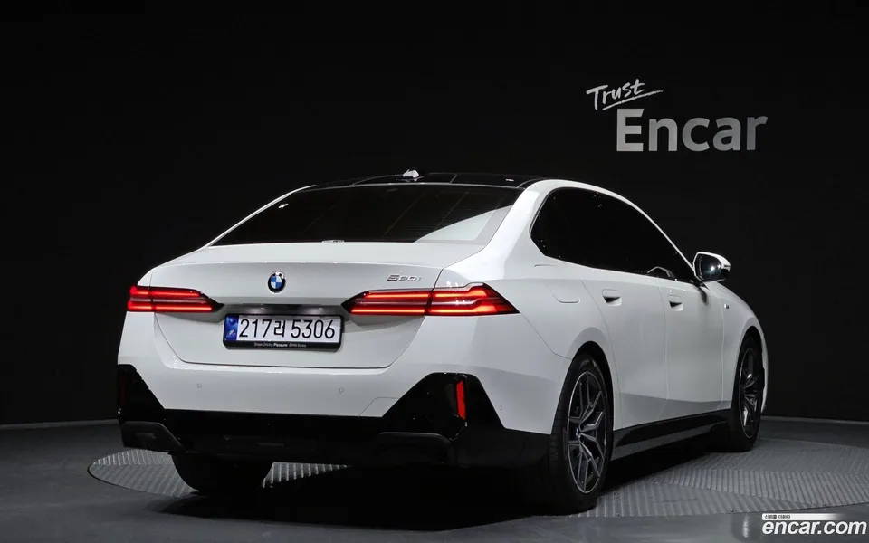 BMW 5 Series 520i M 2025 — миниатюра 2