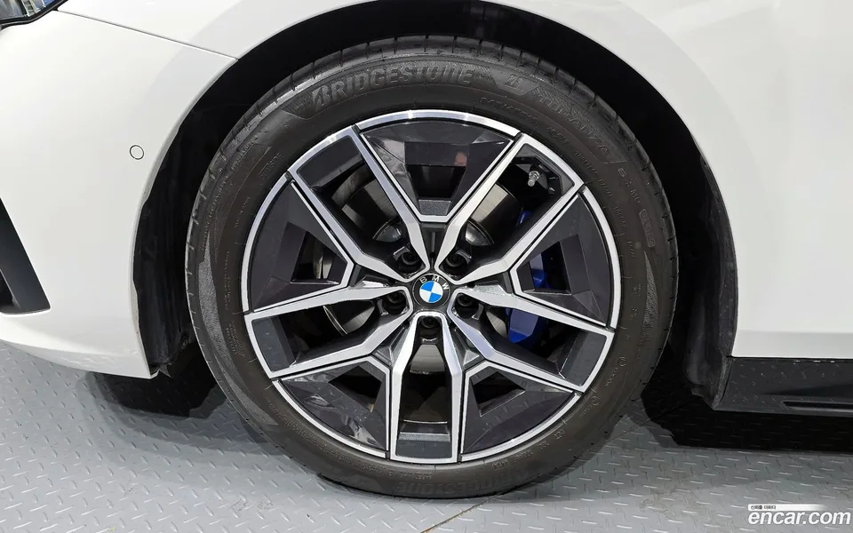 BMW 5 Series 520i M 2025 — миниатюра 5