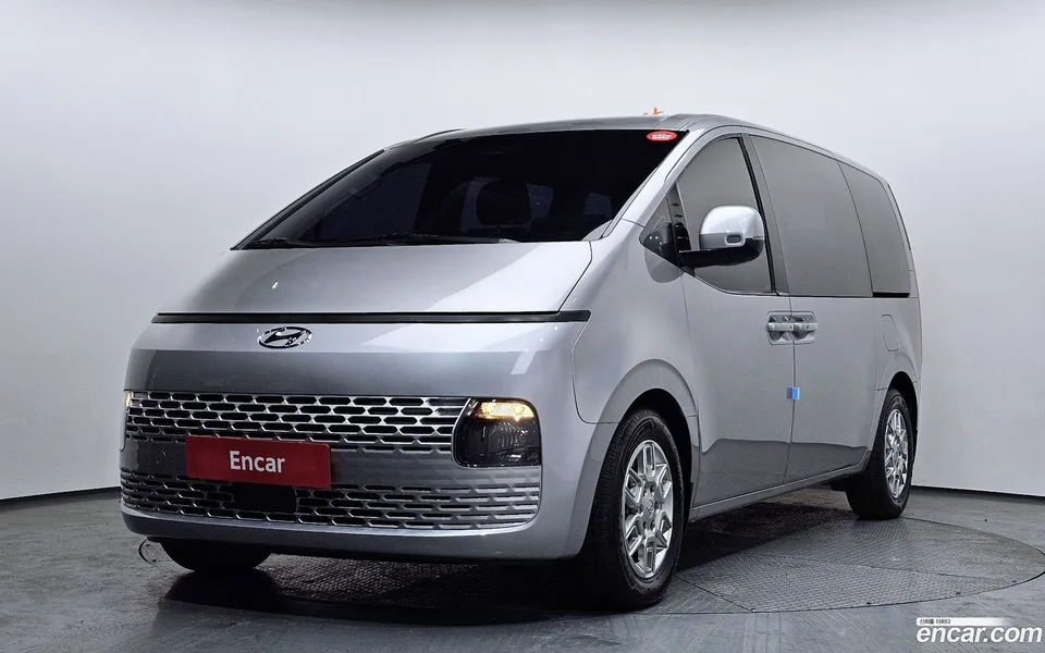 Hyundai Staria 4WD 11 2023 — фото 1, купить с доставкой в Москву