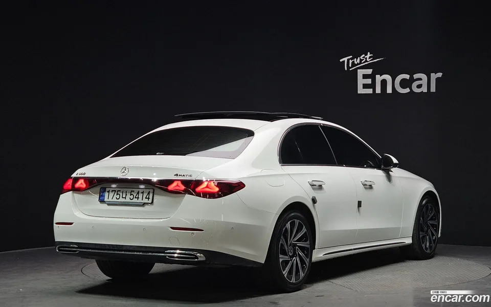 Mercedes-Benz E-Class E300 4MATIC 2024 — миниатюра 2