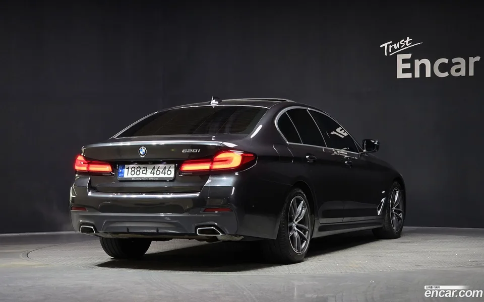 BMW 5 Series 520i M 2022 — миниатюра 2