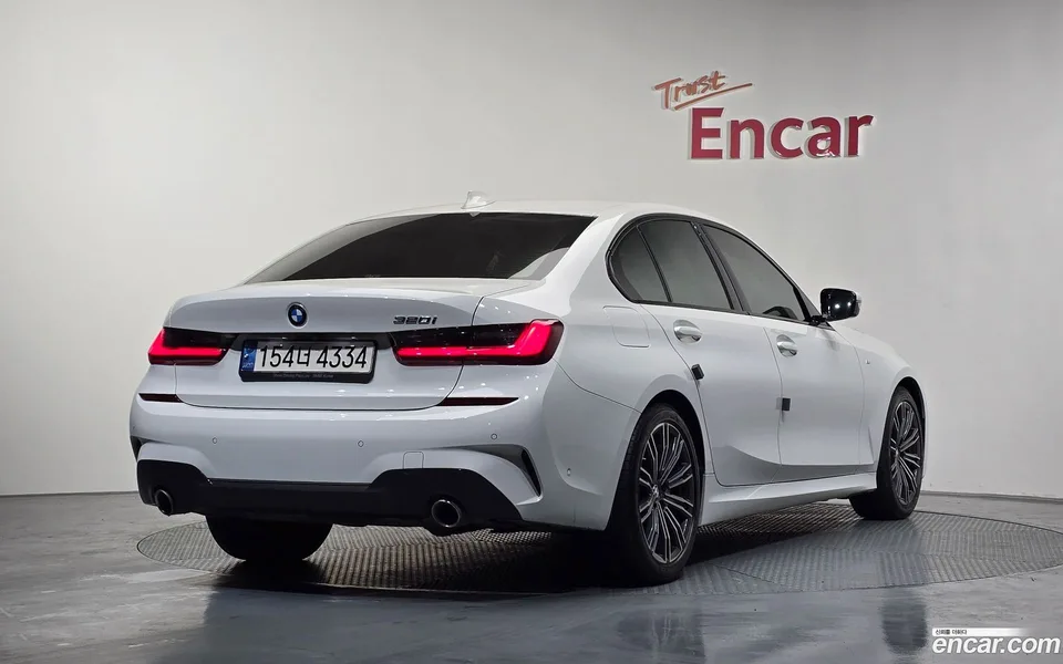BMW 3 Series 320i M 2022 — миниатюра 2