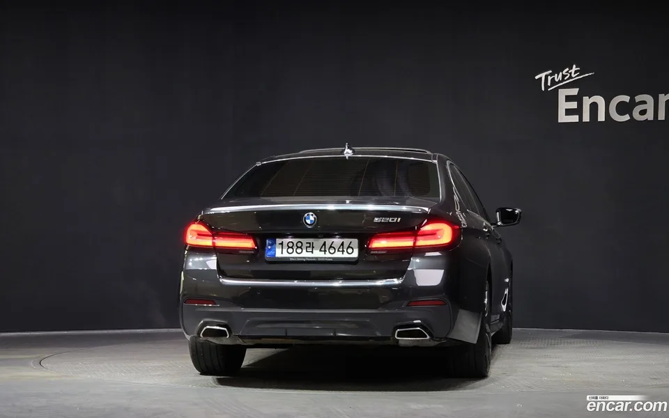 BMW 5 Series 520i M 2022 — миниатюра 4