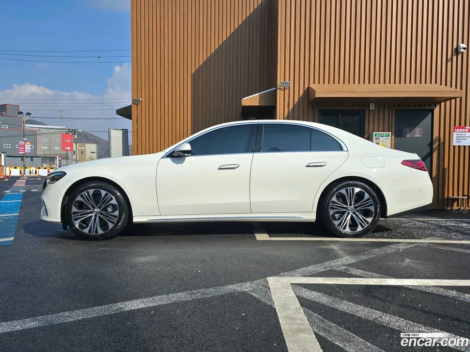 Mercedes-Benz E-Class E350e 4MATIC 2025 — миниатюра 3