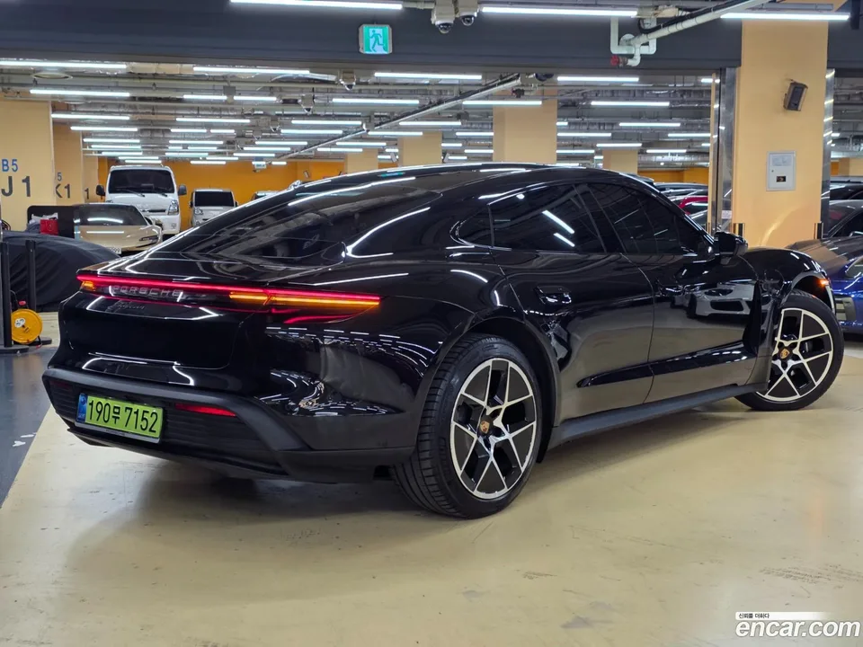 Porsche Taycan 2024 — миниатюра 3