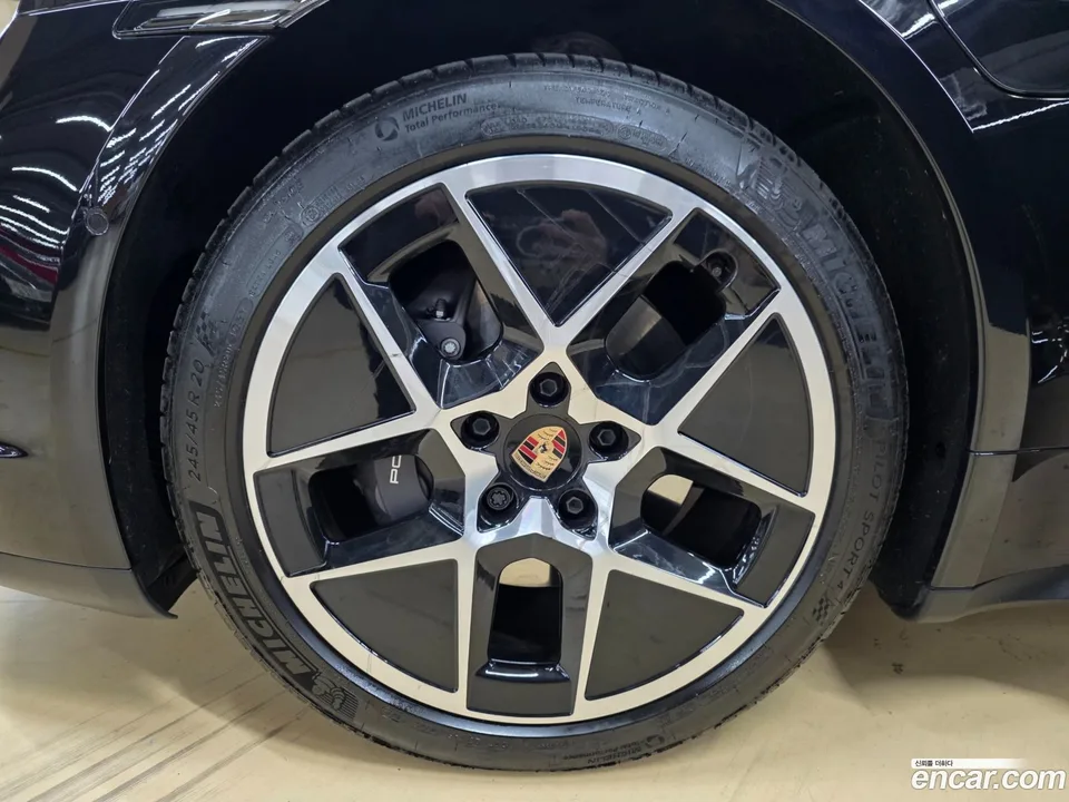 Porsche Taycan 2024 — миниатюра 5