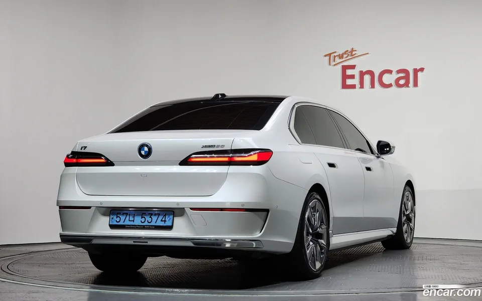 BMW i7 xDrive 60 2023 — миниатюра 2