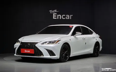 Lexus ES 300h 2024 купить в Москве