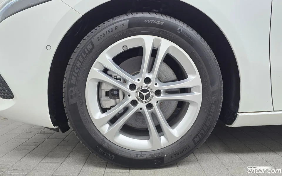 Mercedes-Benz A-Class A220 2025 — миниатюра 5