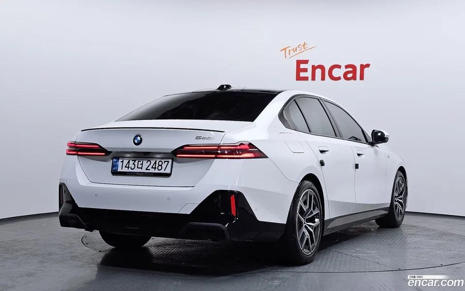 BMW 5 Series 520i 2024 — миниатюра 2