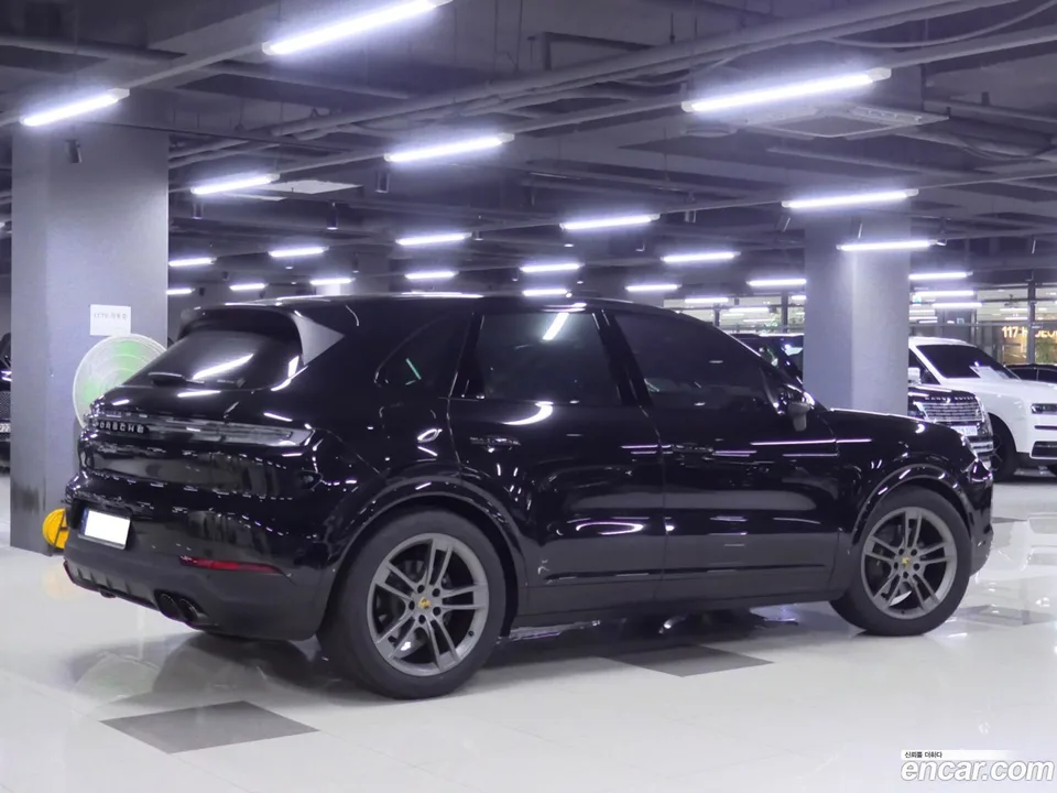 Porsche Cayenne 3.0 2023 — миниатюра 2
