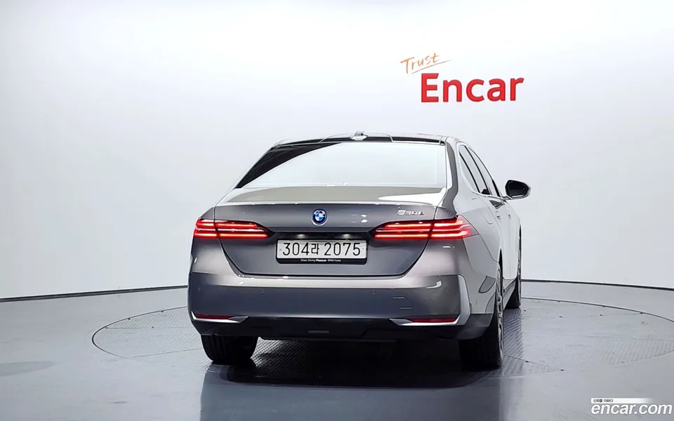 BMW 5 Series 530e 2024 — миниатюра 4