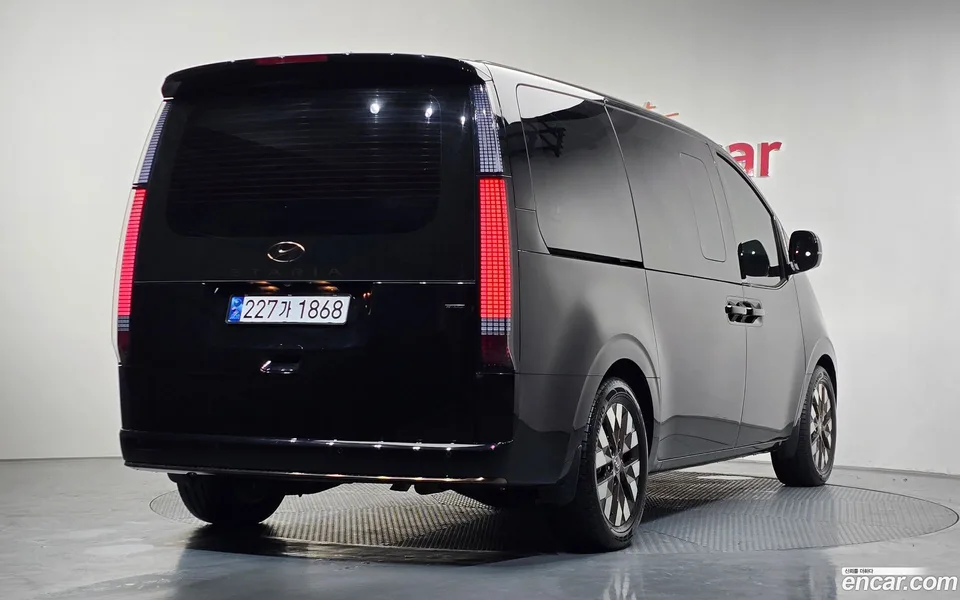 Hyundai Staria 4WD 9 2023 — миниатюра 2