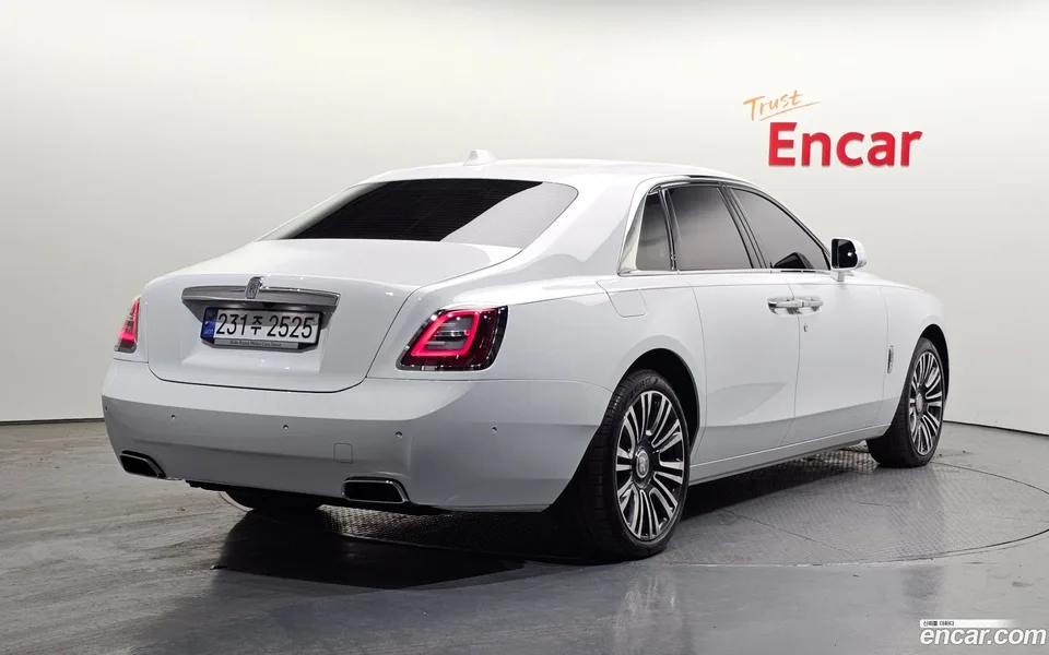 Rolls-Royce Ghost 6.7 V12 2023 — миниатюра 2