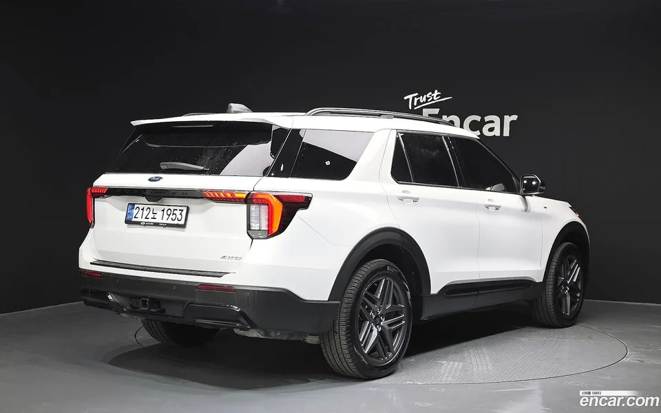 Ford Explorer 2.3 ST- 4WD 2024 — миниатюра 2