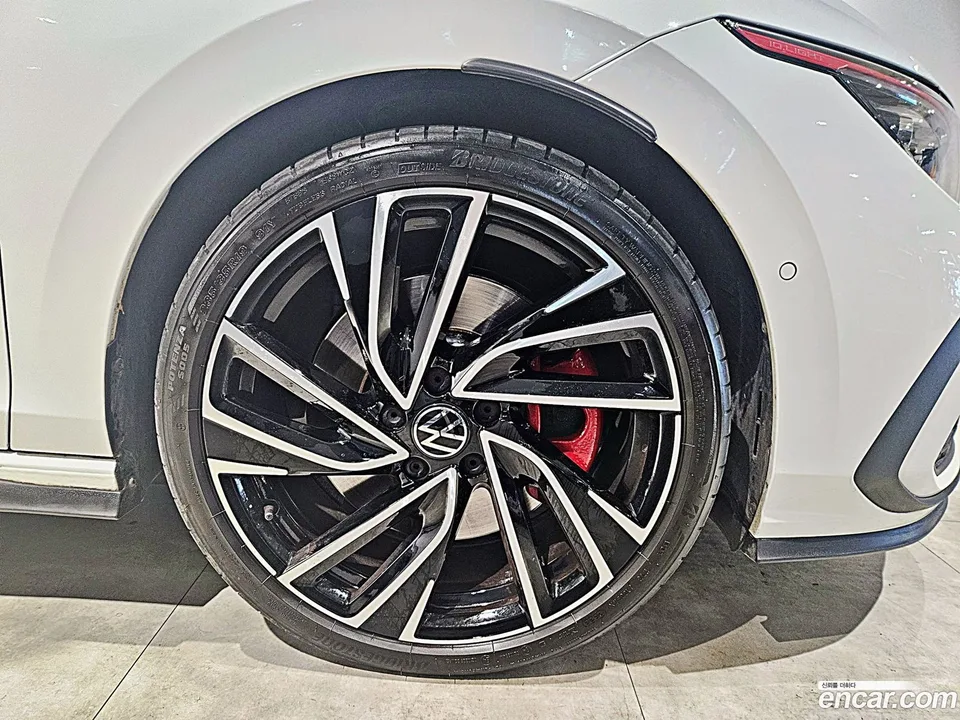 Volkswagen Golf 2.0 GTI 2024 — миниатюра 5