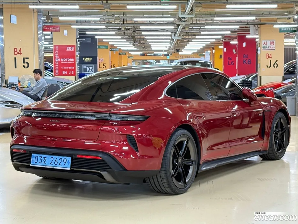Porsche Taycan 2025 — миниатюра 2