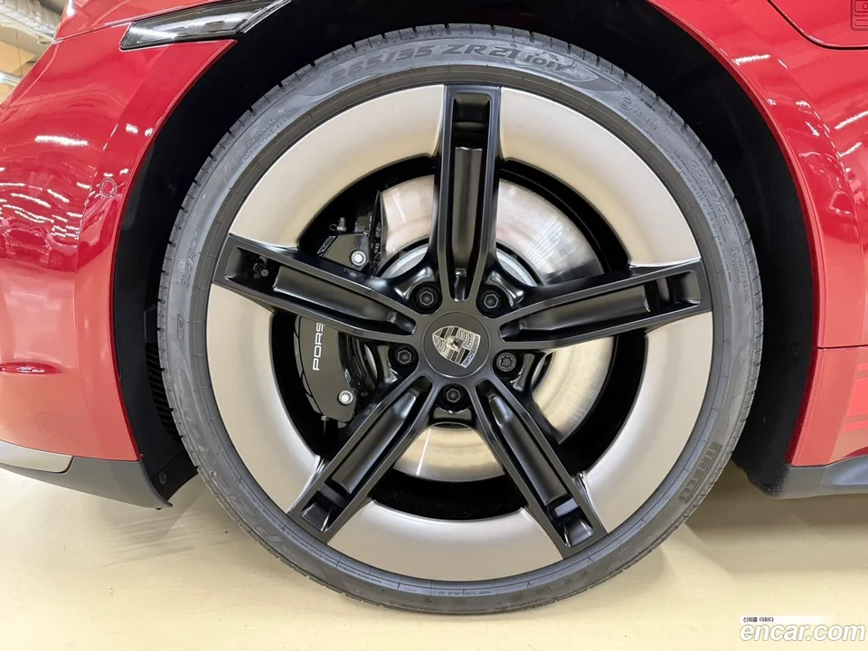 Porsche Taycan 2025 — миниатюра 5