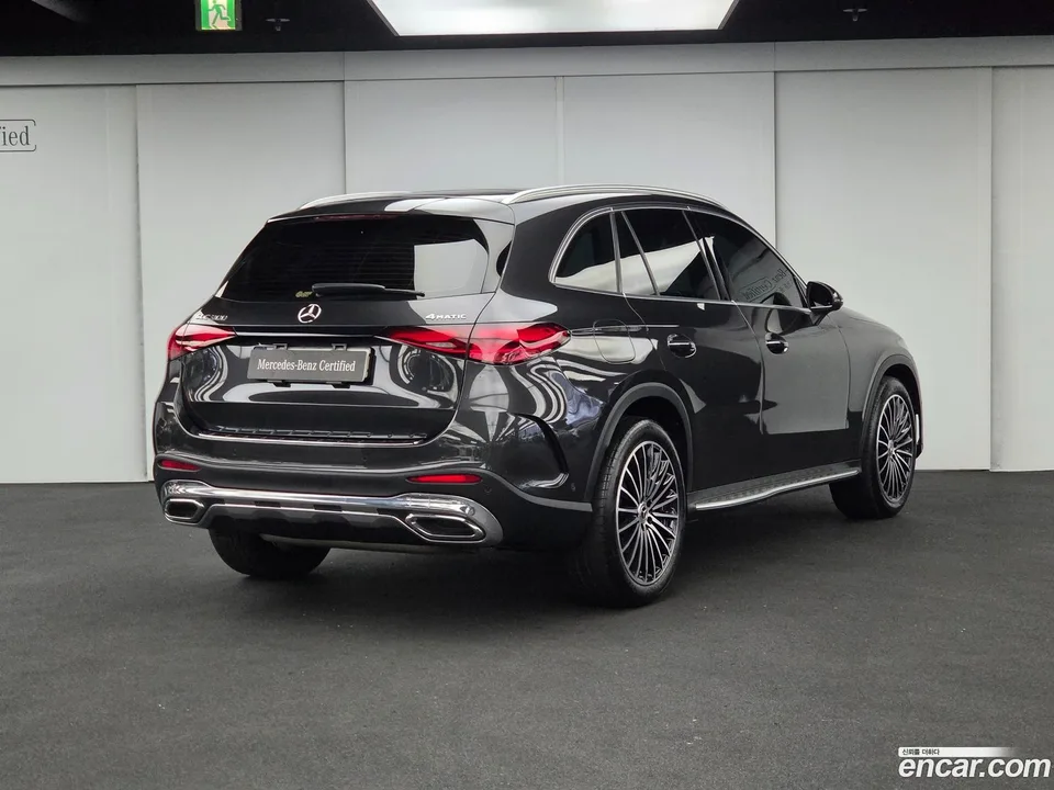 Mercedes-Benz GLC-Class GLC300 4MATIC AMG Line 2024 — миниатюра 2
