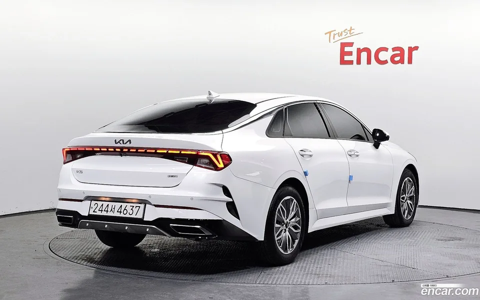 Kia K5 Hybrid 2023 — миниатюра 2