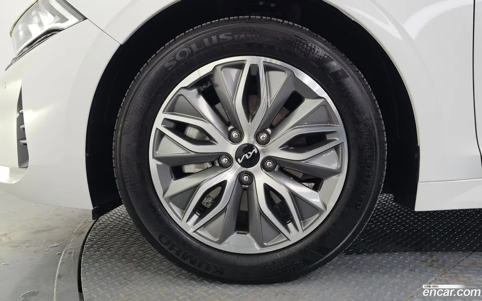Kia K5 Hybrid 2023 — миниатюра 5