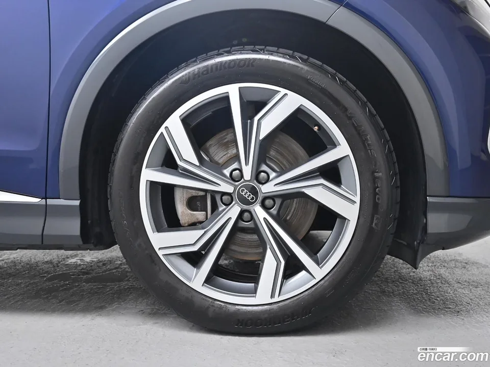 Audi Q4 e-tron 40 2023 — миниатюра 5