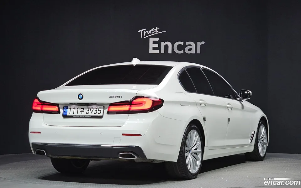 BMW 5 Series 530i 2023 — миниатюра 2