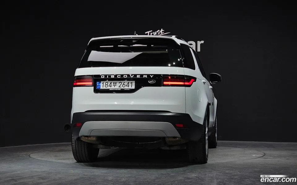 Land Rover Discovery 2.0 P300 SE 2023 — миниатюра 4