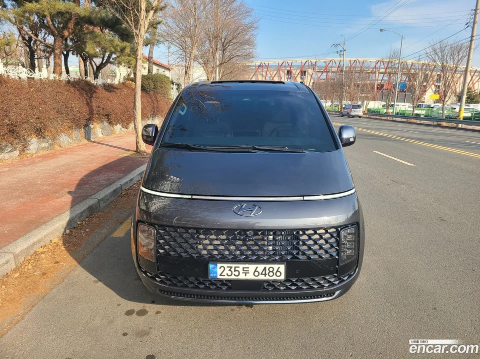 Hyundai Staria 4WD 9 2023 — фото 1, купить с доставкой в Москву