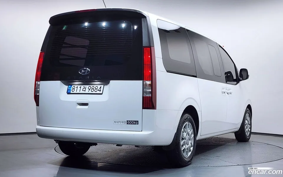Hyundai Staria 5 2023 — миниатюра 2