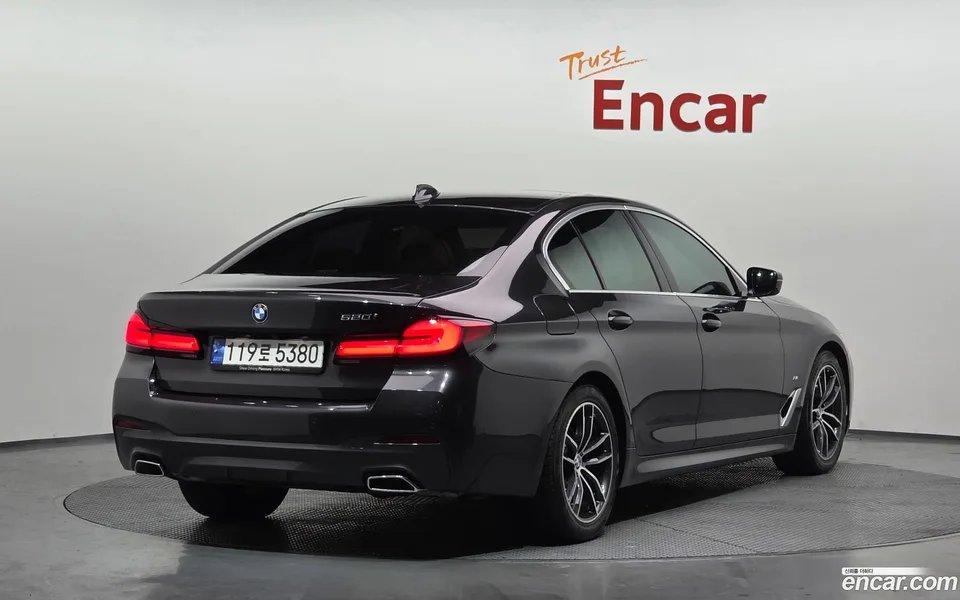 BMW 5 Series 520i M 2022 — миниатюра 2