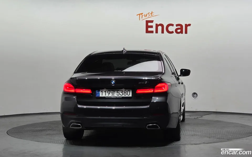 BMW 5 Series 520i M 2022 — миниатюра 4