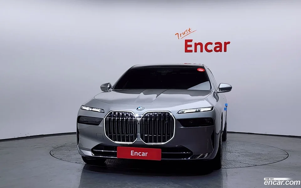 BMW i7 xDrive 60 2023 — миниатюра 3