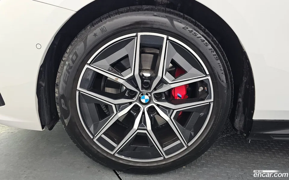 BMW 5 Series 520i 2024 — миниатюра 5