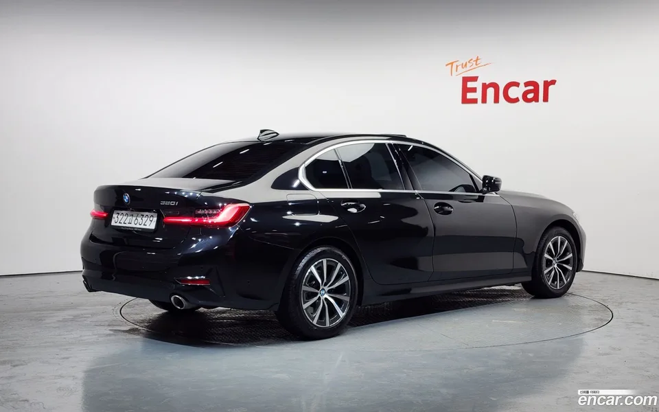 BMW 3 Series 320i 2022 — миниатюра 2