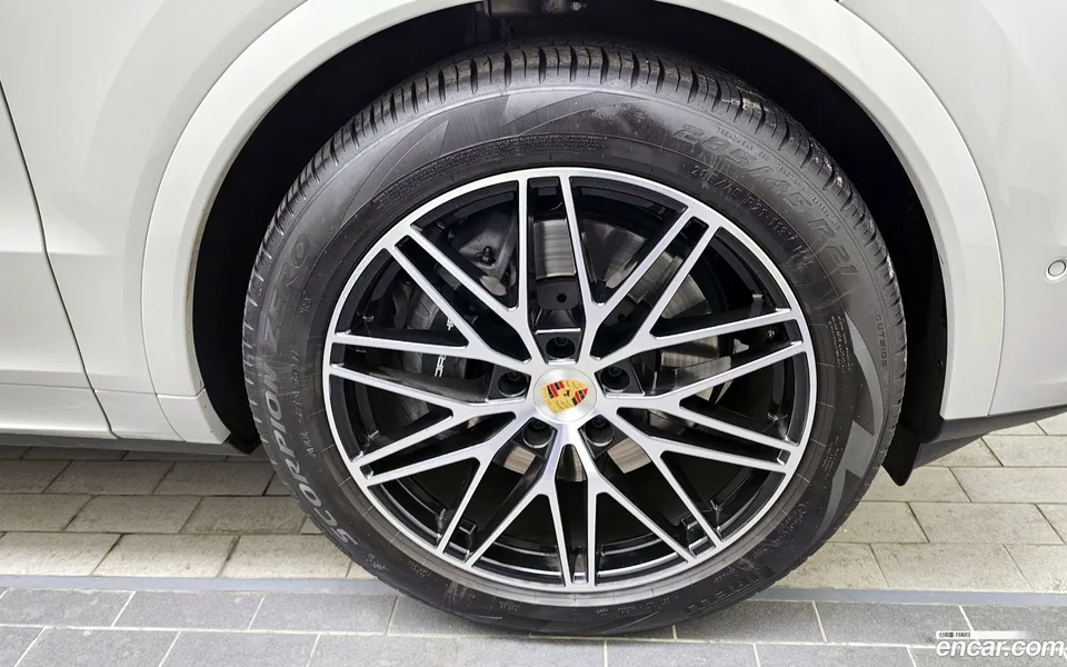 Porsche Cayenne 3.0 E- 2024 — миниатюра 5