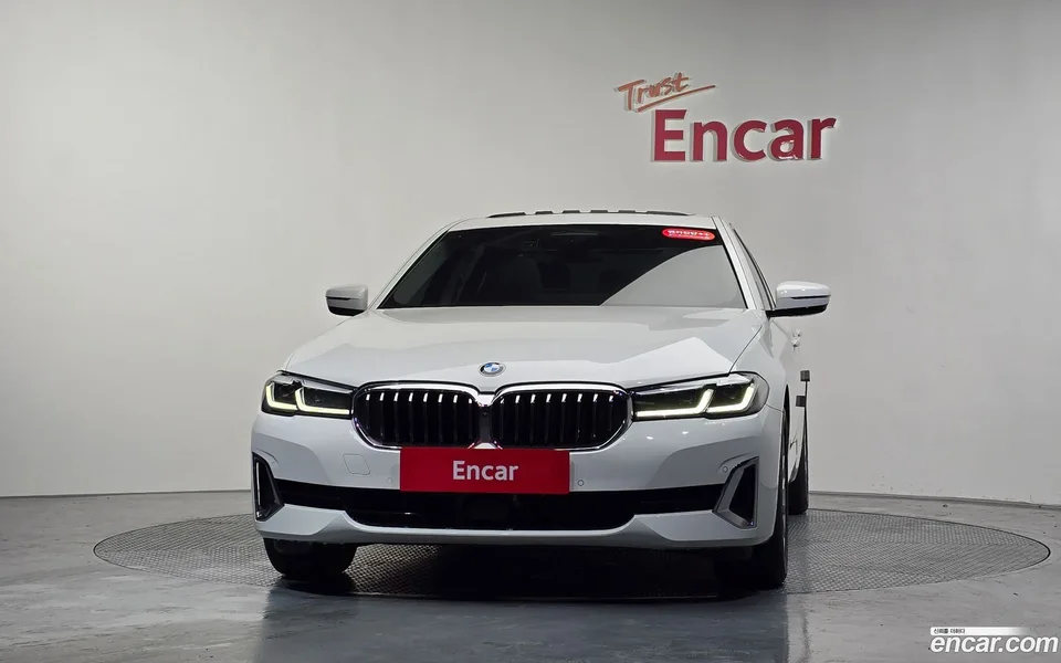 BMW 5 Series 520i 2023 — миниатюра 3