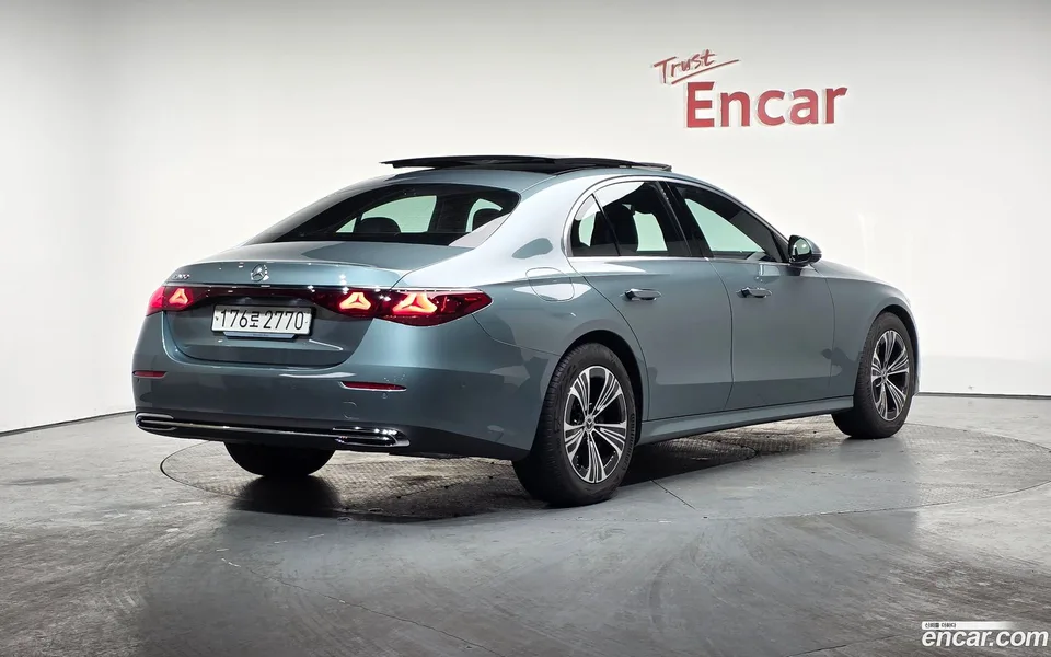 Mercedes-Benz E-Class E200 2025 — миниатюра 2
