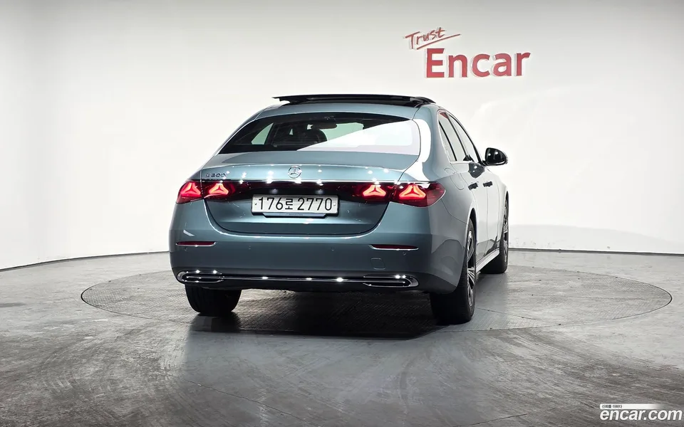 Mercedes-Benz E-Class E200 2025 — миниатюра 4