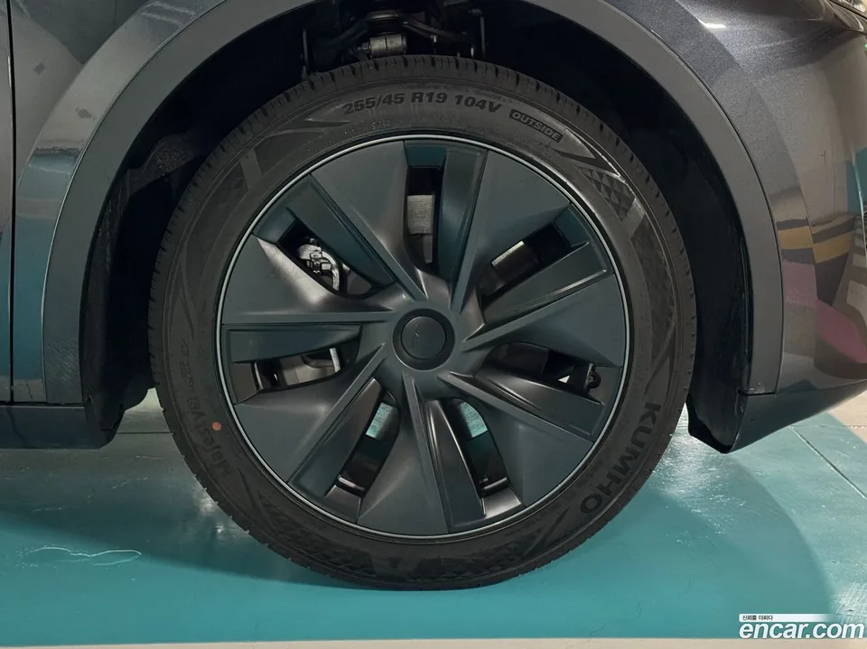 Tesla Model Y RWD 2025 — миниатюра 5