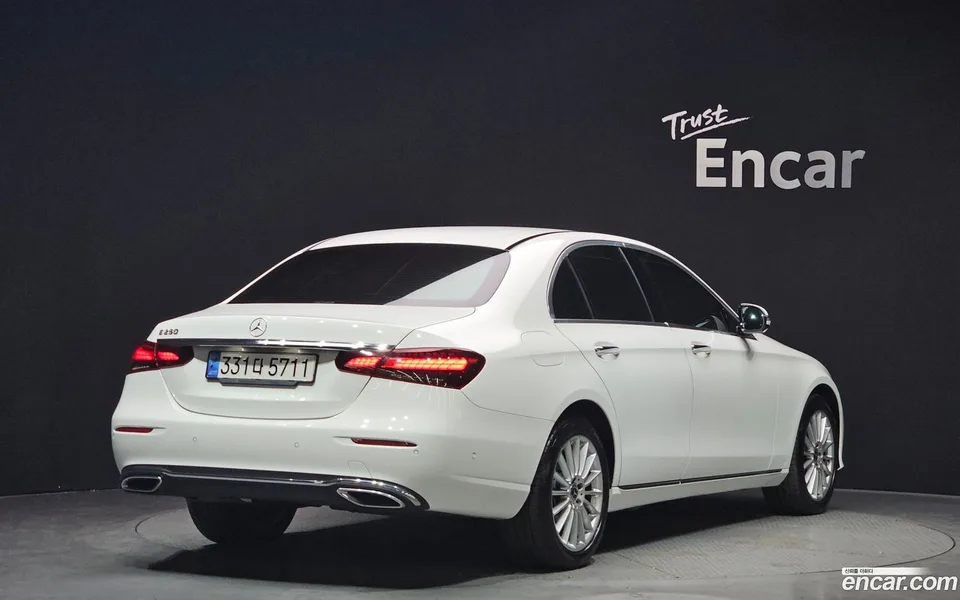 Mercedes-Benz E-Class E250 2022 — миниатюра 2