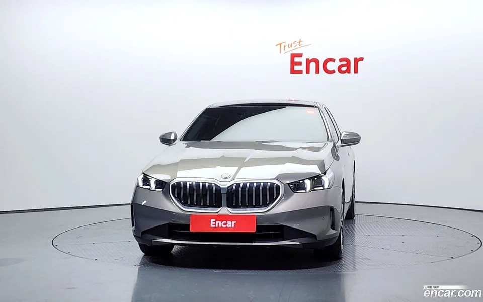 BMW 5 Series 530e 2024 — миниатюра 3
