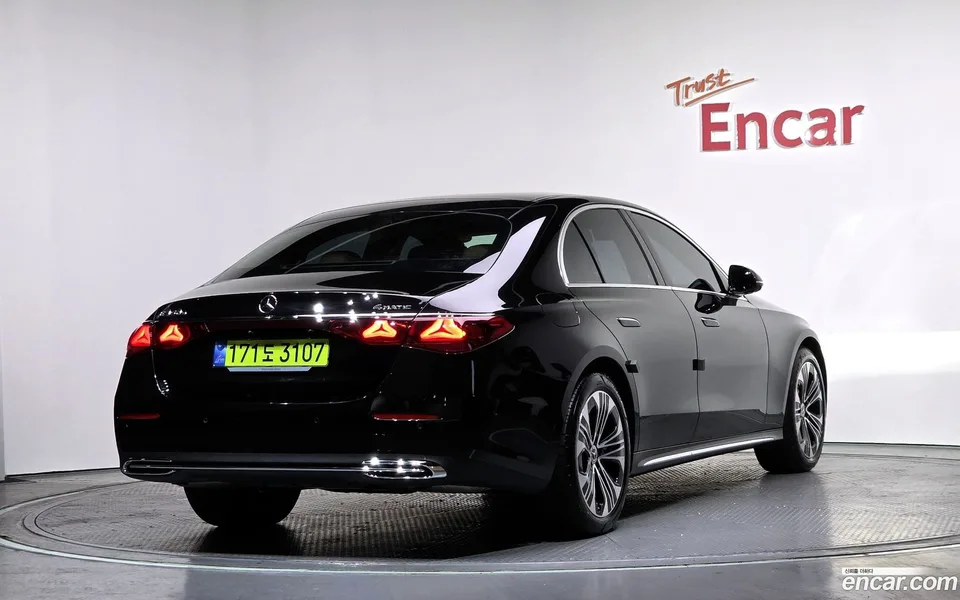 Mercedes-Benz E-Class E350e 4MATIC 2025 — миниатюра 2
