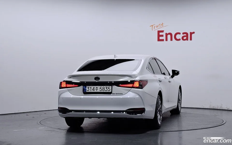 Lexus ES 300h 2023 — миниатюра 4