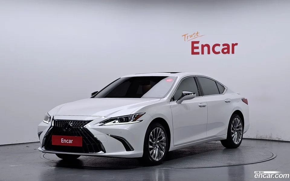 Lexus ES 300h 2023 — фото 1, купить с доставкой в Москву
