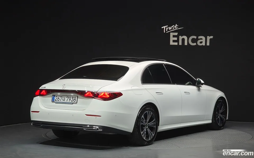 Mercedes-Benz E-Class E200 2025 — миниатюра 2