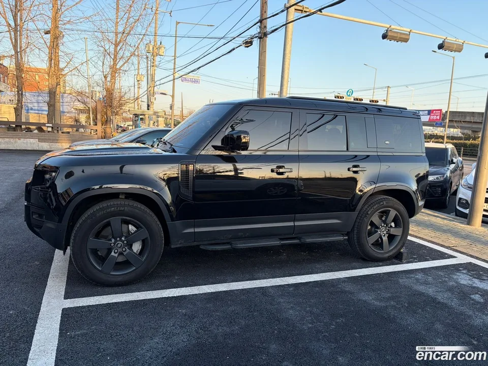 Land Rover Defender 110 D300 HSE 2023 — миниатюра 3