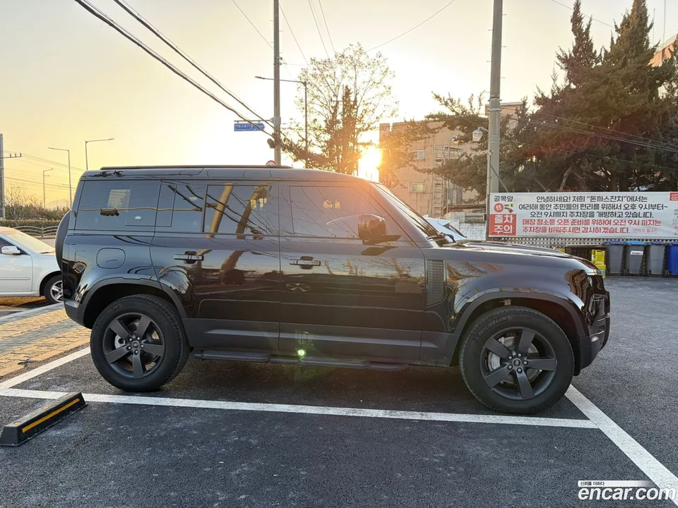 Land Rover Defender 110 D300 HSE 2023 — миниатюра 5