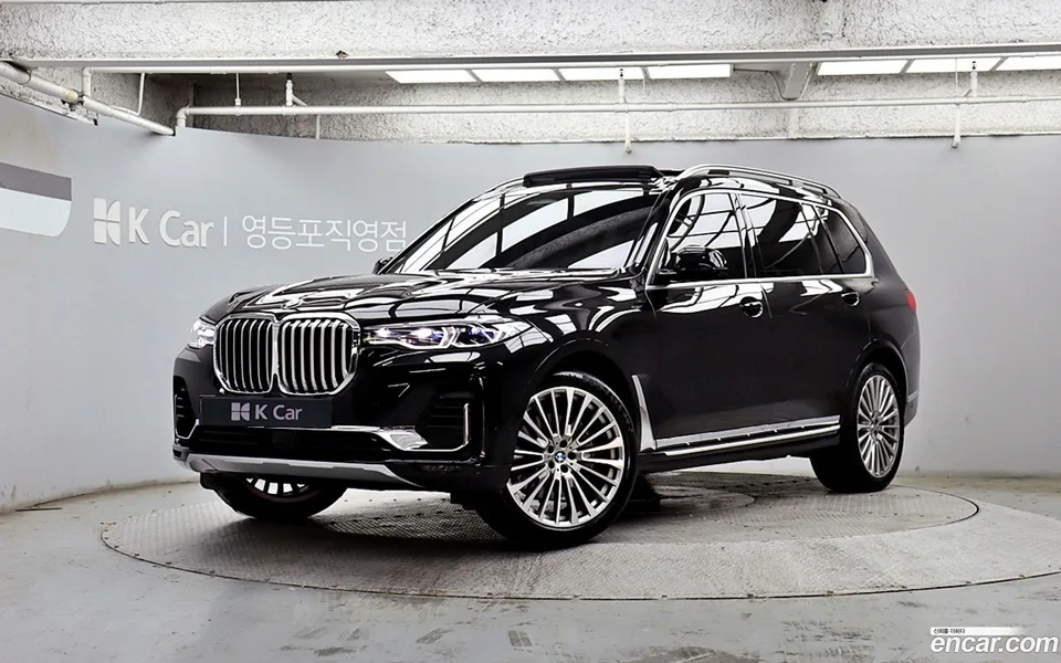 BMW X7 xDrive 40d 7 2022 — фото 1, купить с доставкой в Москву