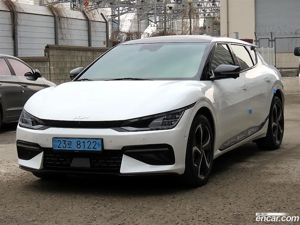 Kia EV6 4WD 2023 — миниатюра 2